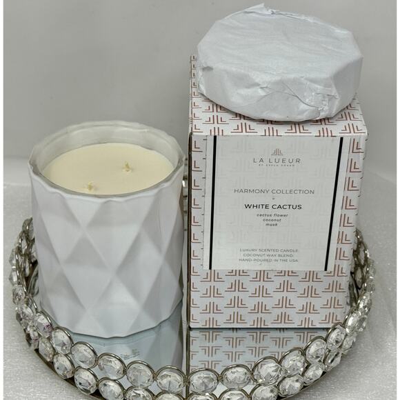 La Lueur White Cactus Luxury Candle – Cactus Flower Coconut Musk – 2 Wick - Picture 3 of 7